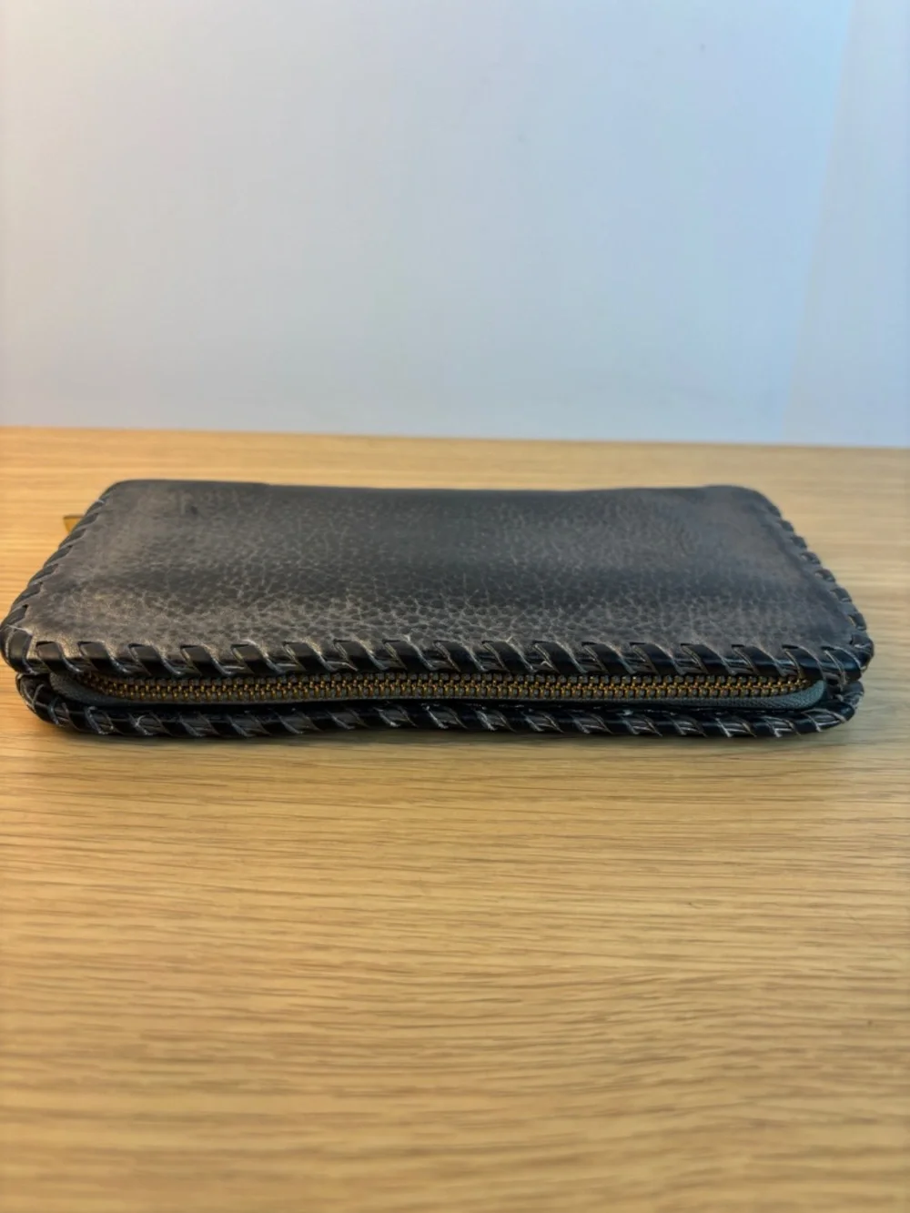 Tory Burch Chelsea Black/Gray‎ Pebbled Leather Zip-Around Wallet Whipstitch Trim
